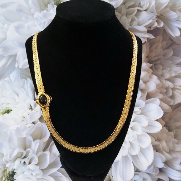 Vintage Goldtone Necklace w/Dark Navy Blue Enamel Clasp - Picture 1 of 12